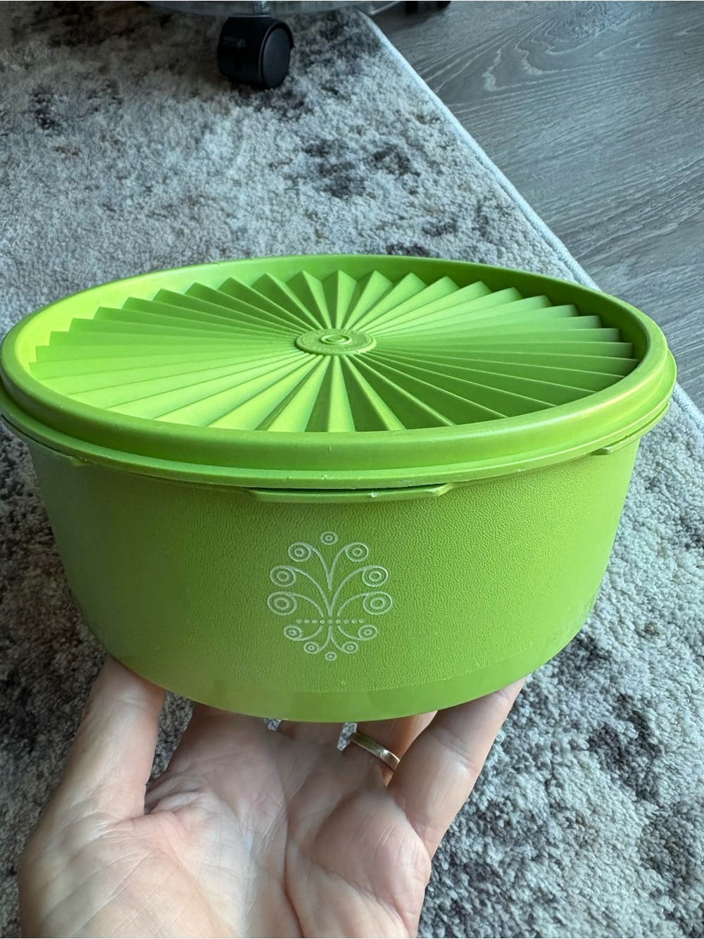 Tupperware Lime Green Round Food Storage Container with Decorative Lid